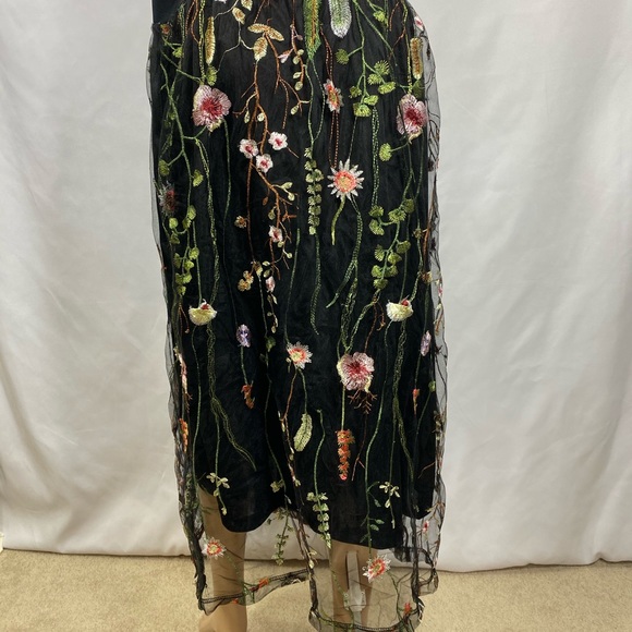 Black Lace overlay Skirt w/ knit lining - Picture 7 of 7